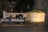 بالفيديو: خيمة الهدى الدعوية توزّع مأكولات على المارة بيافا احتفالاً بذكرى المولد النبوي الشريف